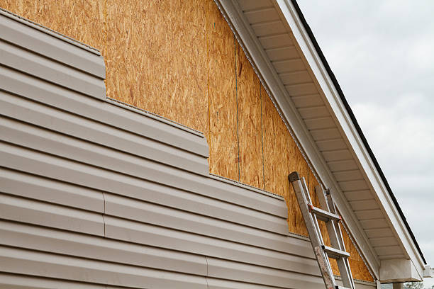 Professional Siding Repair technician working in Sharon Center, OH